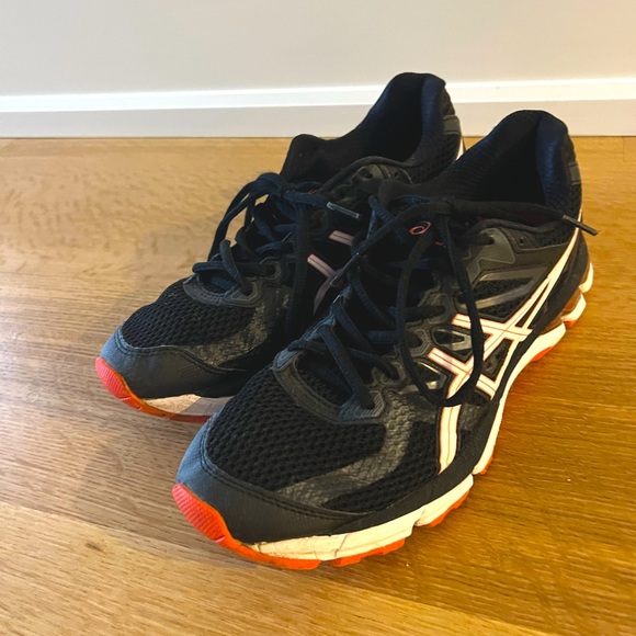 ASICS women athletic shoe - Picture 1 of 3